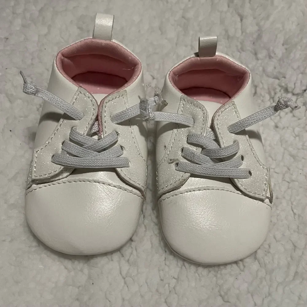 Carter's girls White Baby Soft Sole Shoes First Walker laced Sneakers 6-12 month